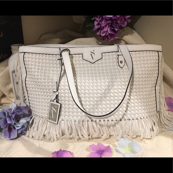 Simply Vera Vera Wang Handbags - GORGEOUS Simply Vera Vera Wang White Fringed Purse